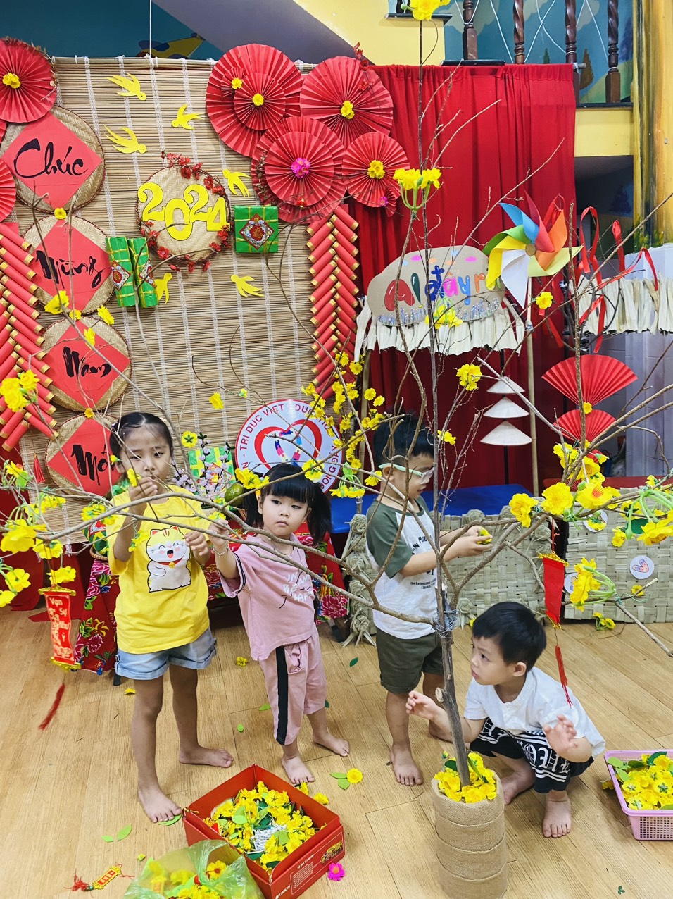Chao-Xuan-Giap-Thin-2024-cung-cac-be-Tri-Duc-Viet